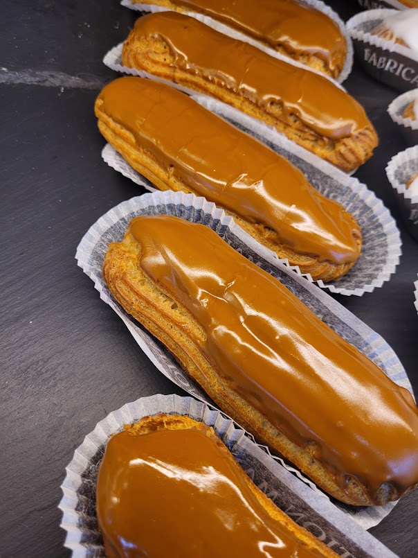 Eclair Café